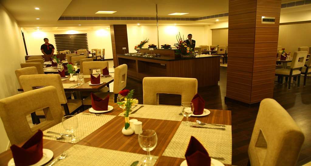 Continent Nakodar Hotel & Resorts Ristorante foto